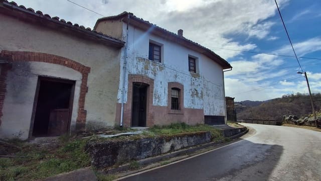 6 bedroom Townhouse for sale in Siero with garage - € 46,990 (Ref: 8905008)