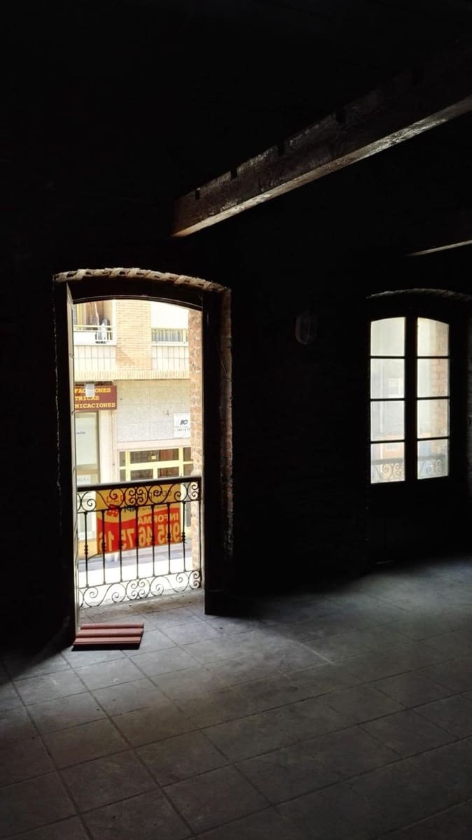 Byhus til salg i Mieres med garage - € 150.000 (Ref: 8910874)