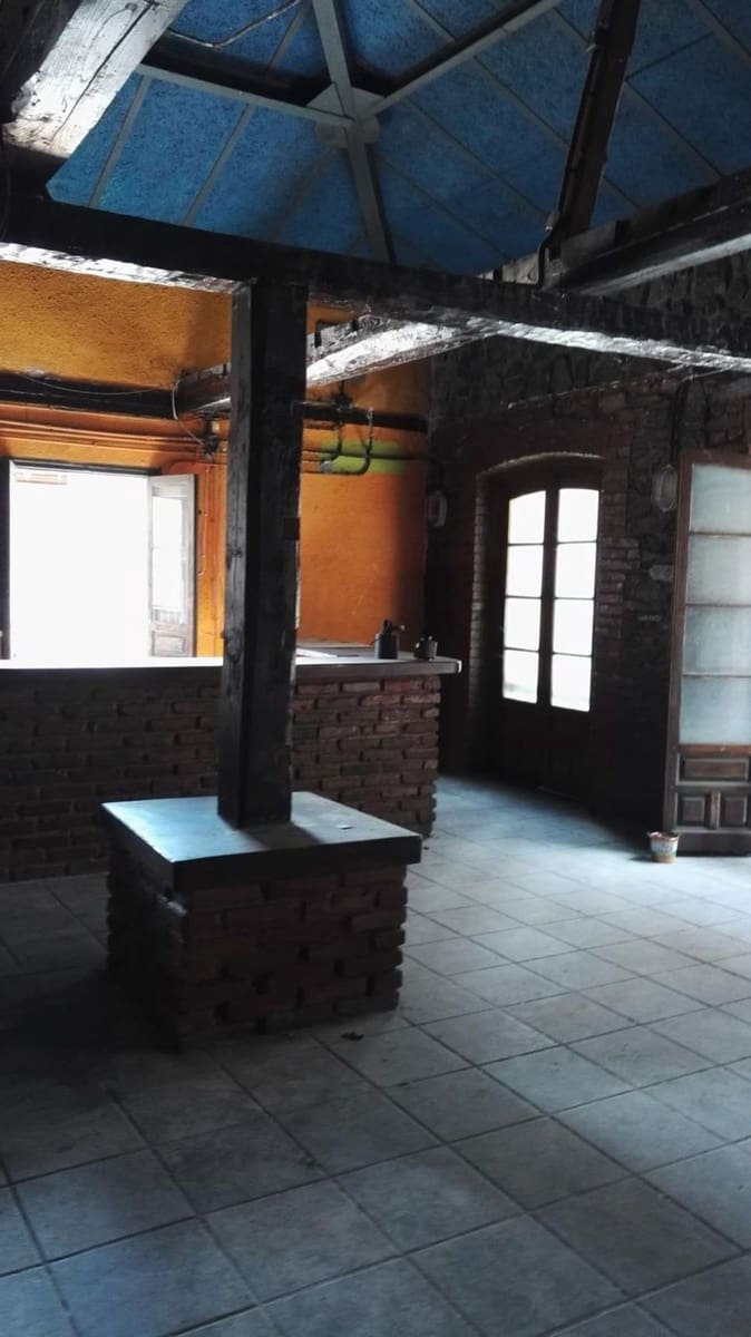 Byhus til salg i Mieres med garage - € 150.000 (Ref: 8910874)