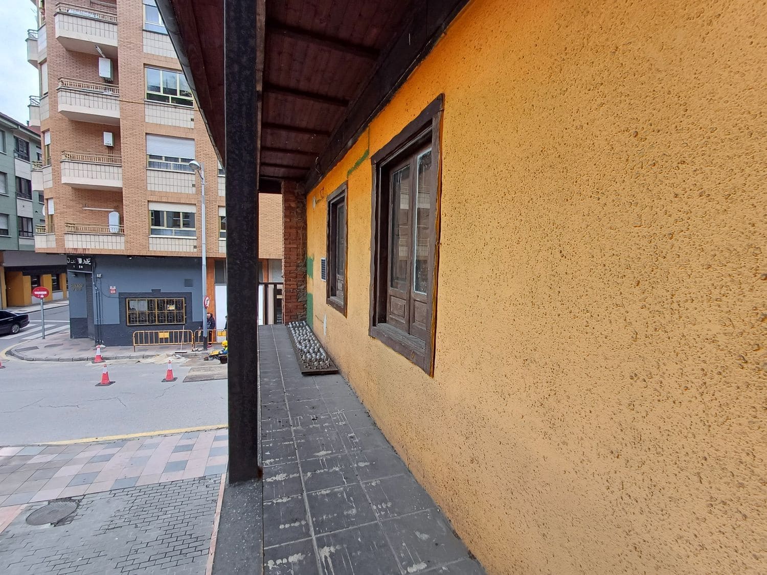 Byhus til salg i Mieres med garage - € 150.000 (Ref: 8910874)