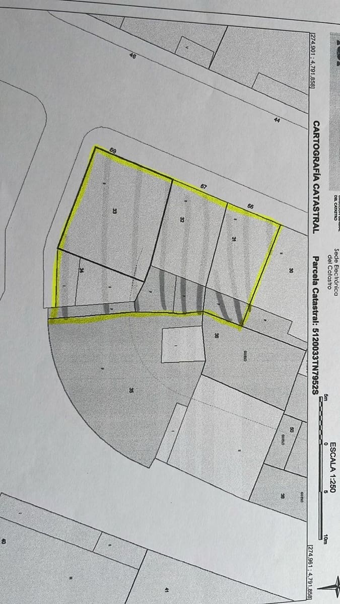 Byhus til salg i Mieres med garage - € 150.000 (Ref: 8910874)