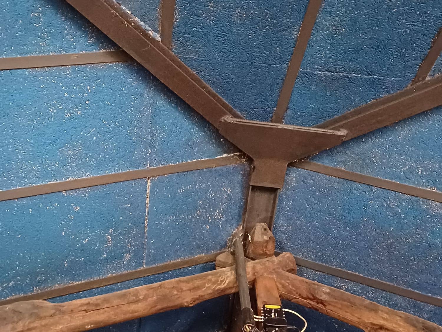 Byhus til salg i Mieres med garage - € 150.000 (Ref: 8910874)