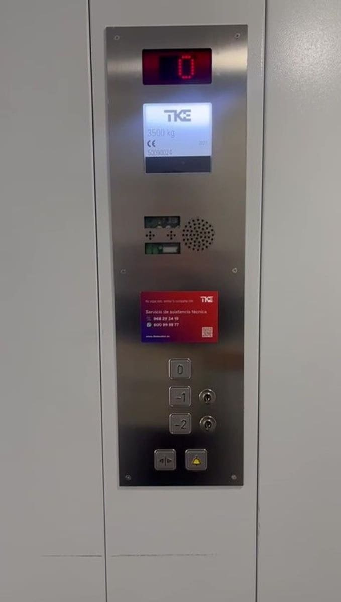 Garage til salg i Murcia by - € 70.000 (Ref: 8910875)