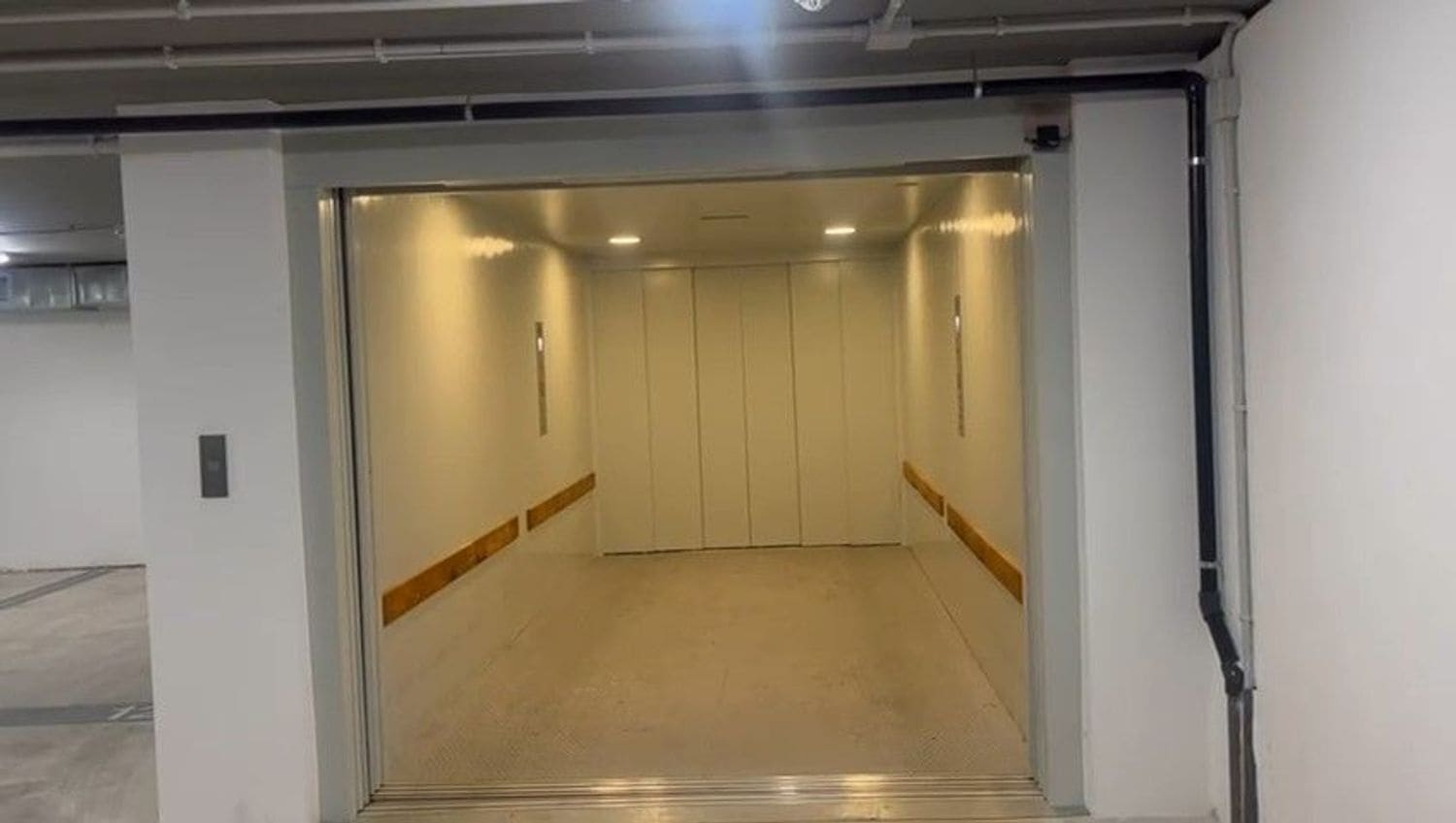 Garage til salg i Murcia by - € 70.000 (Ref: 8910875)