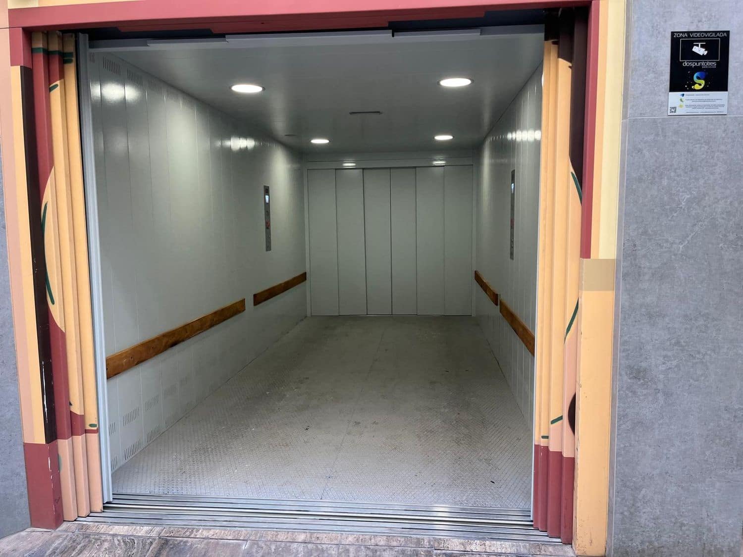 Garage til salg i Murcia by - € 70.000 (Ref: 8910875)