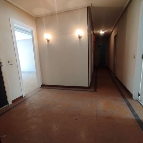 5 soveværelse Lejlighed til salg i Candás, Carreño med garage - € 180.000 (Ref: 8910876)