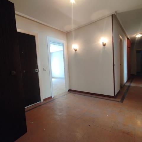 5 soveværelse Lejlighed til salg i Candás, Carreño med garage - € 180.000 (Ref: 8910876)