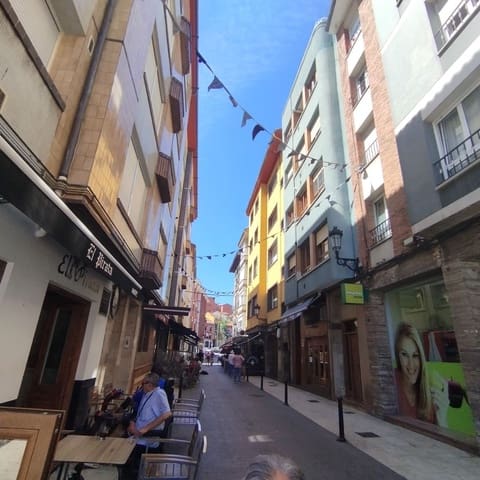 5 soveværelse Lejlighed til salg i Candás, Carreño med garage - € 180.000 (Ref: 8910876)