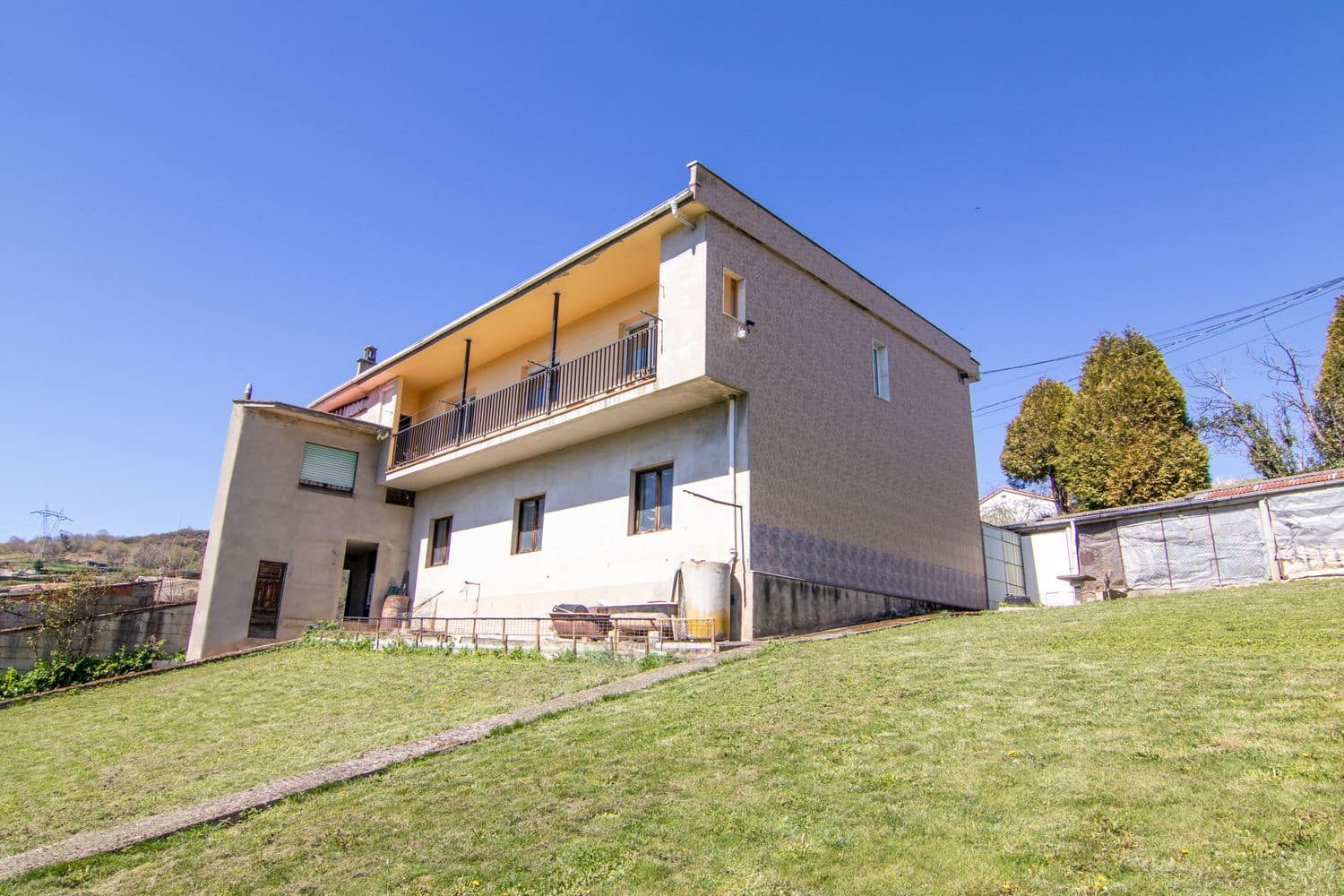 4 soveværelse Finca/Landehus til salg i Mieres med garage - € 249.000 (Ref: 8914619)