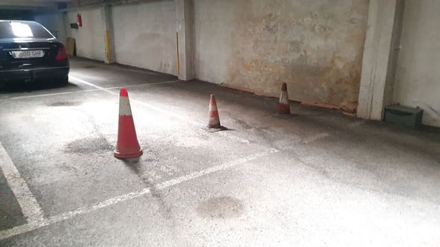 Garage att hyra i Centro Urbano, Gijón - 100 € (Ref: 8923452)