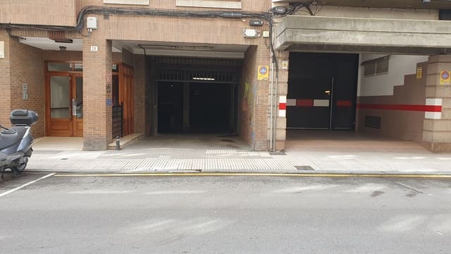 Garage att hyra i Centro Urbano, Gijón - 100 € (Ref: 8923452)