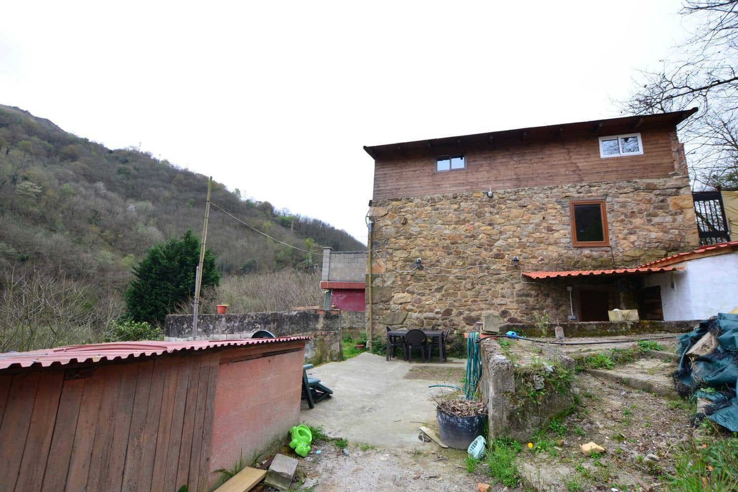 2 soveværelse Finca/Landehus til salg i Riosa med garage - € 59.900 (Ref: 8928338)