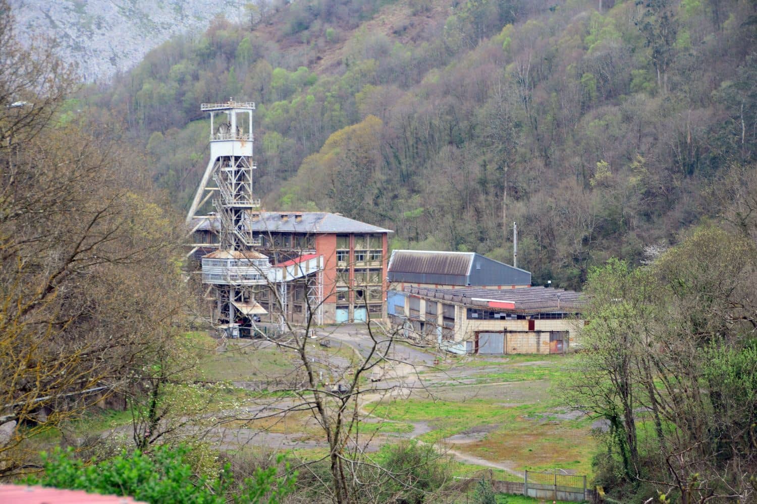 2 soveværelse Finca/Landehus til salg i Riosa med garage - € 59.900 (Ref: 8928338)