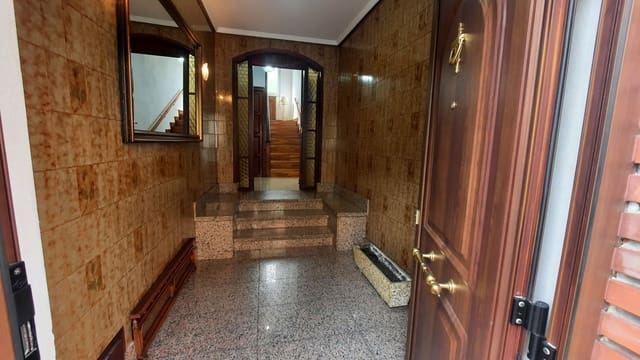 7 bedroom Townhouse for sale in Langreo - € 125,000 (Ref: 8936496)