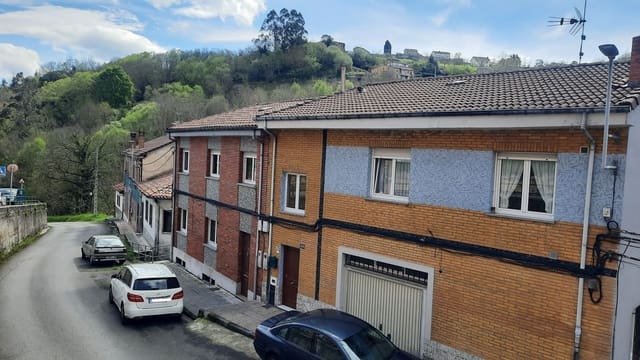 7 bedroom Townhouse for sale in Langreo - € 125,000 (Ref: 8936496)