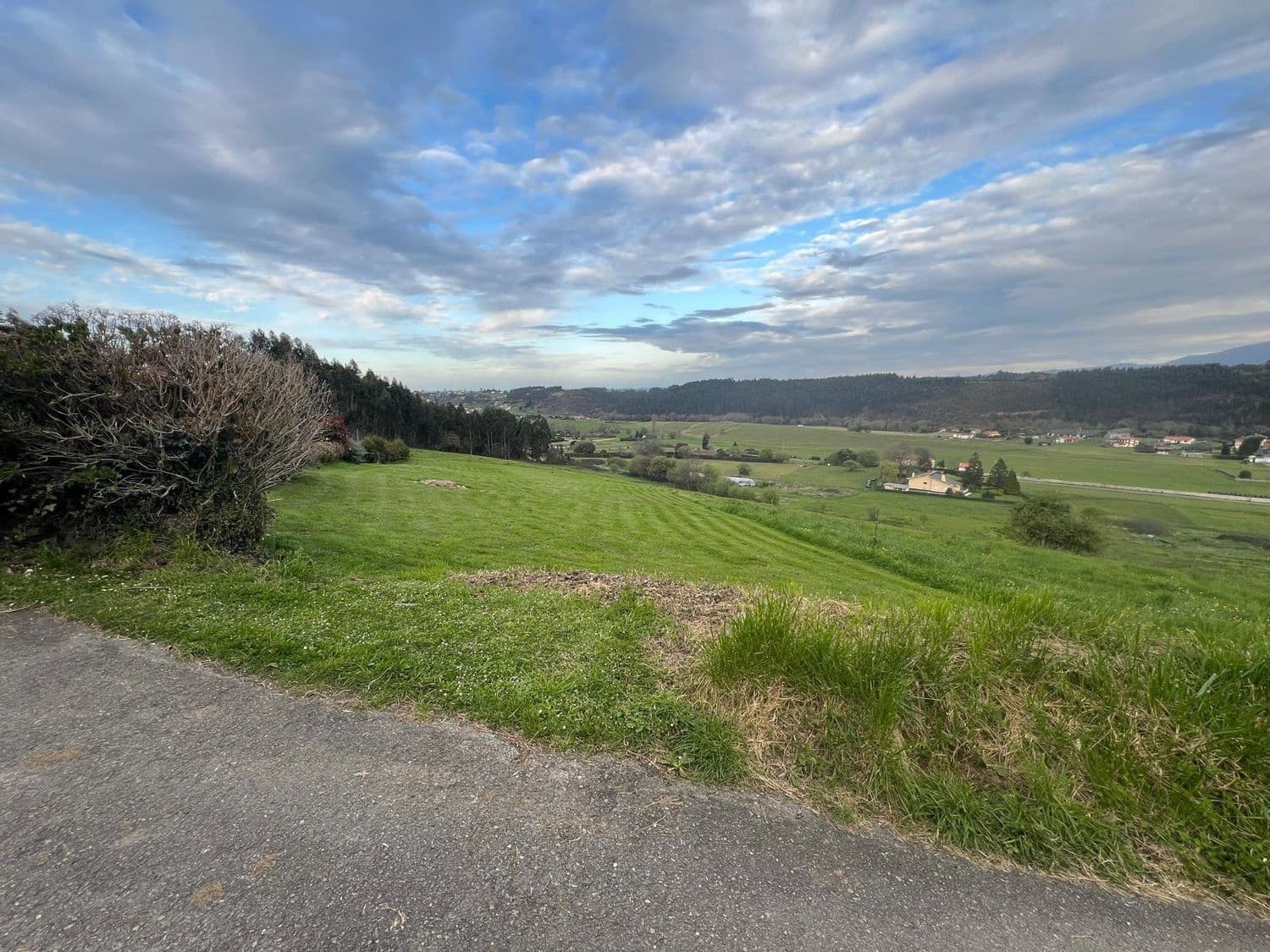 Grunde uden byggetilladelser til salg i Castrillon - € 85.000 (Ref: 8942557)