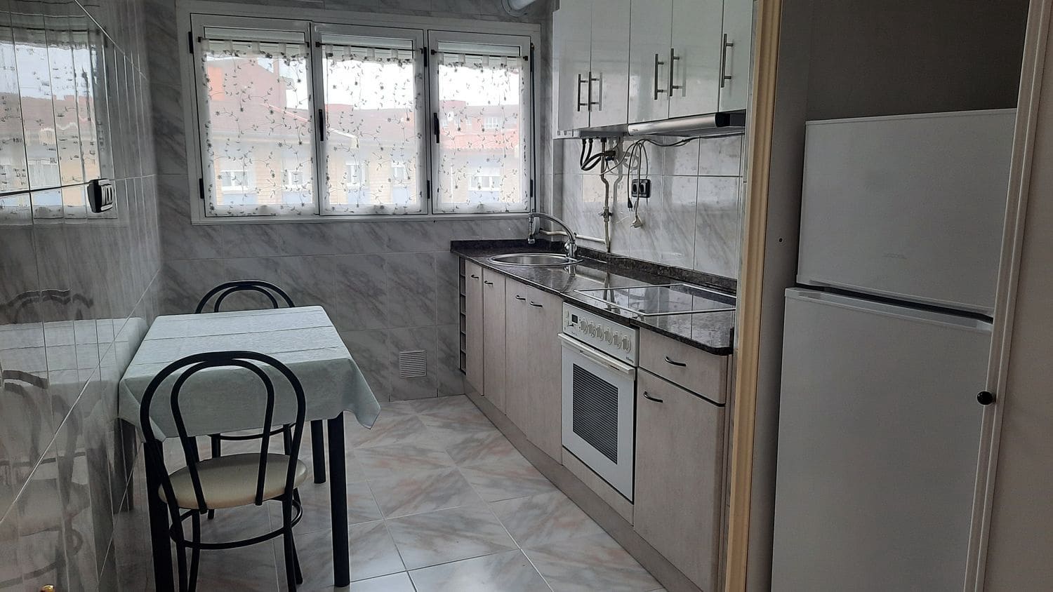 3 soveværelse Lejlighed til salg i Gijon med garage - € 119.000 (Ref: 8945842)