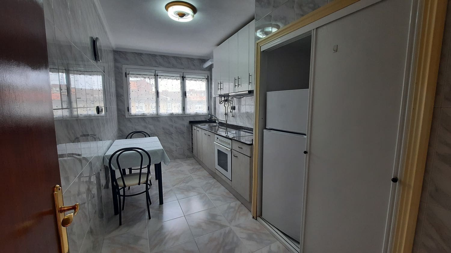 3 soveværelse Lejlighed til salg i Gijon med garage - € 119.000 (Ref: 8945842)