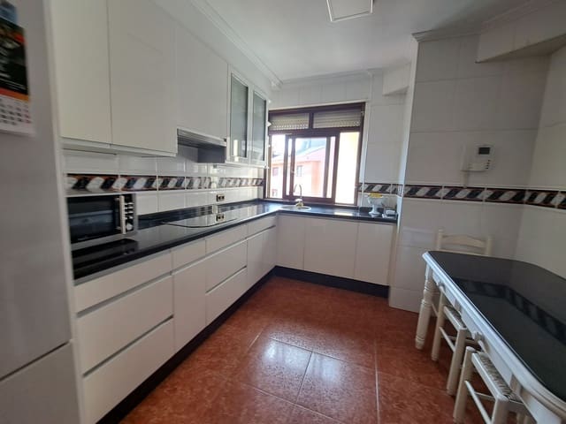 4 soveværelse Lejlighed til salg i Centro Urbano, Oviedo med garage - € 410.000 (Ref: 8950077)