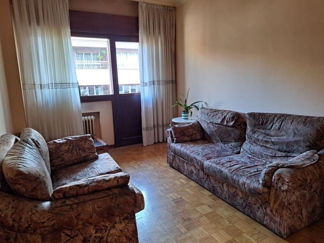 4 soveværelse Lejlighed til salg i Centro Urbano, Oviedo med garage - € 410.000 (Ref: 8950077)