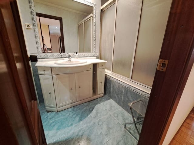 4 soveværelse Lejlighed til salg i Centro Urbano, Oviedo med garage - € 410.000 (Ref: 8950077)