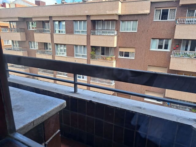 4 soveværelse Lejlighed til salg i Centro Urbano, Oviedo med garage - € 410.000 (Ref: 8950077)