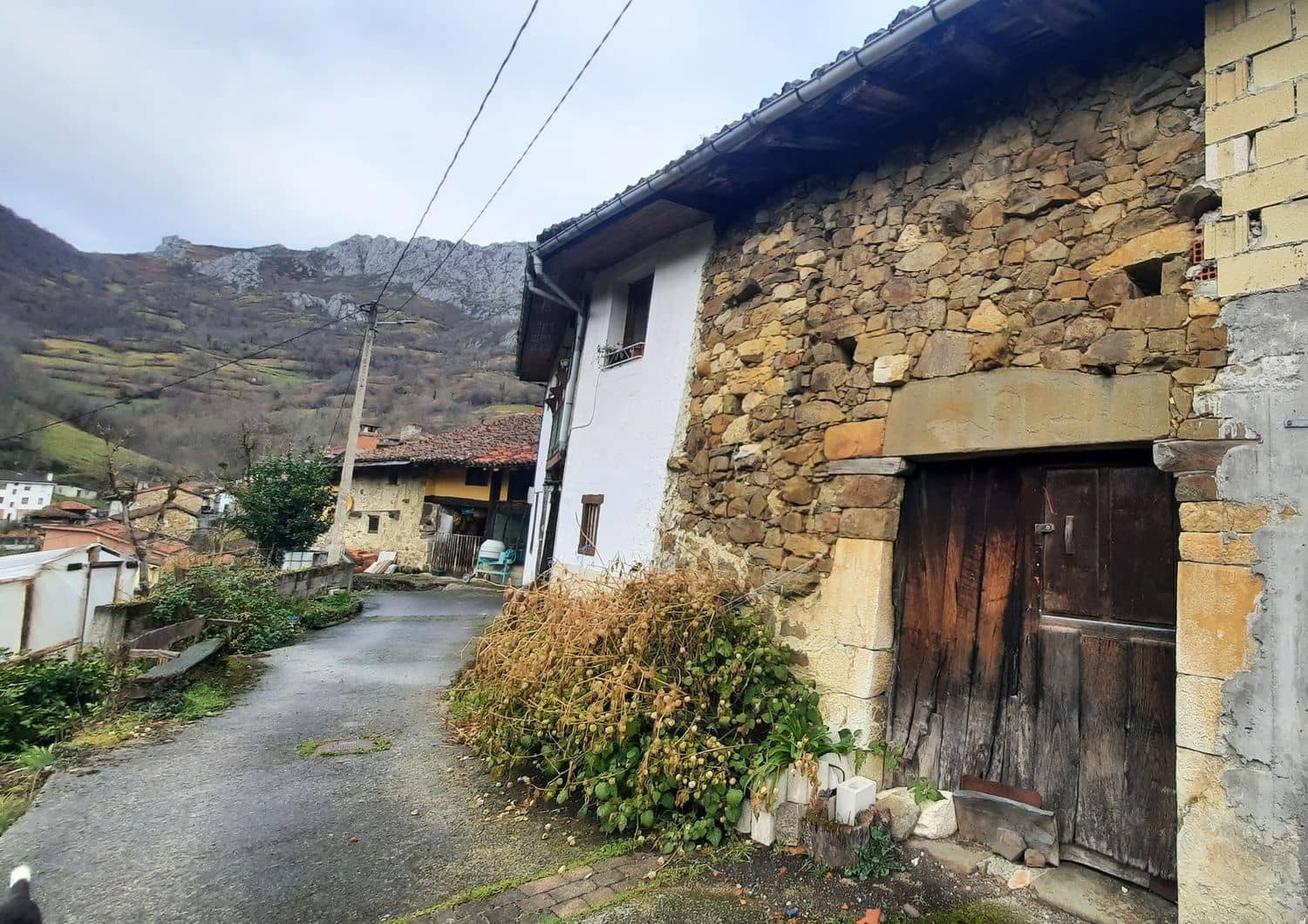 4 soveværelse Byhus til salg i Caso med garage - € 70.000 (Ref: 8961069)