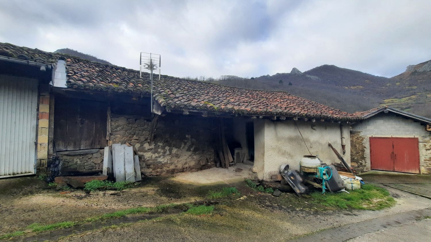 4 soveværelse Byhus til salg i Caso med garage - € 70.000 (Ref: 8961069)