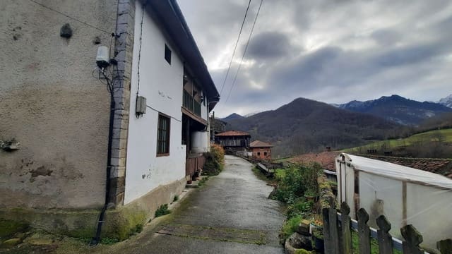 4 quarto Casa em Banda para venda em Caso com garagem - 70 000 € (Ref: 8961069)