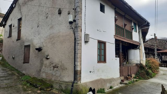 4 quarto Casa em Banda para venda em Caso com garagem - 70 000 € (Ref: 8961069)