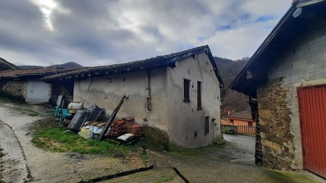 4 quarto Casa em Banda para venda em Caso com garagem - 70 000 € (Ref: 8961069)