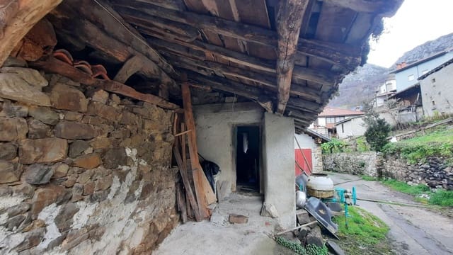 4 quarto Casa em Banda para venda em Caso com garagem - 70 000 € (Ref: 8961069)