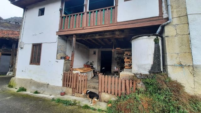 4 quarto Casa em Banda para venda em Caso com garagem - 70 000 € (Ref: 8961069)