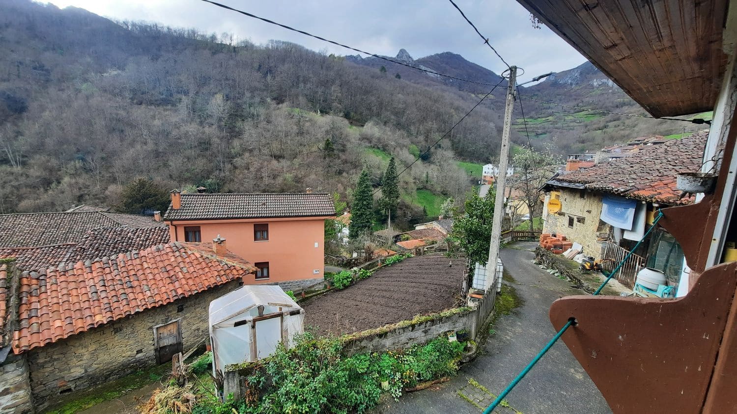 4 soveværelse Byhus til salg i Caso med garage - € 70.000 (Ref: 8961069)