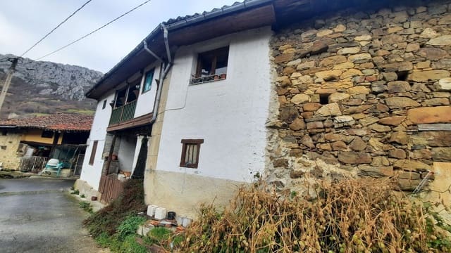 4 quarto Casa em Banda para venda em Caso com garagem - 70 000 € (Ref: 8961069)