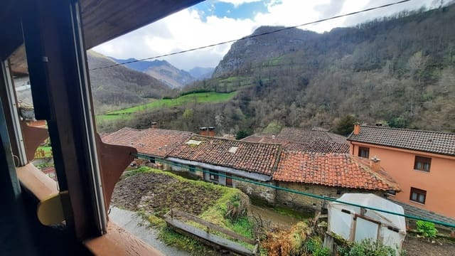 Casa de 4 habitaciones en Caso en venta con garaje - 70.000 € (Ref: 8961069)