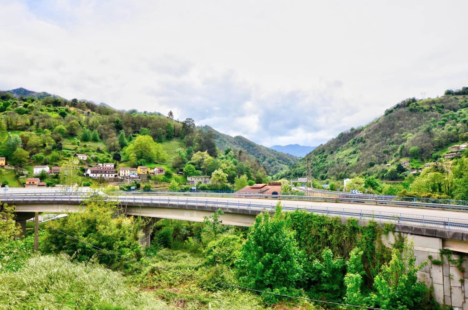 Grunde uden byggetilladelser til salg i Mieres - € 10.000 (Ref: 8978369)