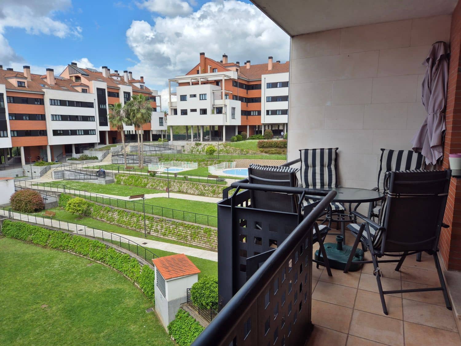 3 soveværelse Lejlighed til salg i Gijon med swimmingpool garage - € 329.000 (Ref: 8988104)