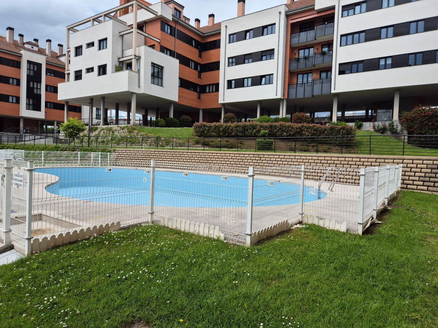 3 soveværelse Lejlighed til salg i Gijon med swimmingpool garage - € 329.000 (Ref: 8988104)