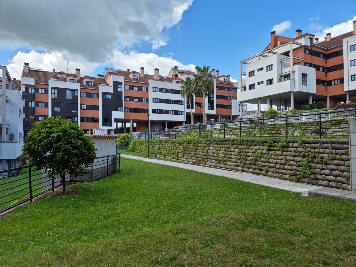 3 soveværelse Lejlighed til salg i Gijon med swimmingpool garage - € 329.000 (Ref: 8988104)