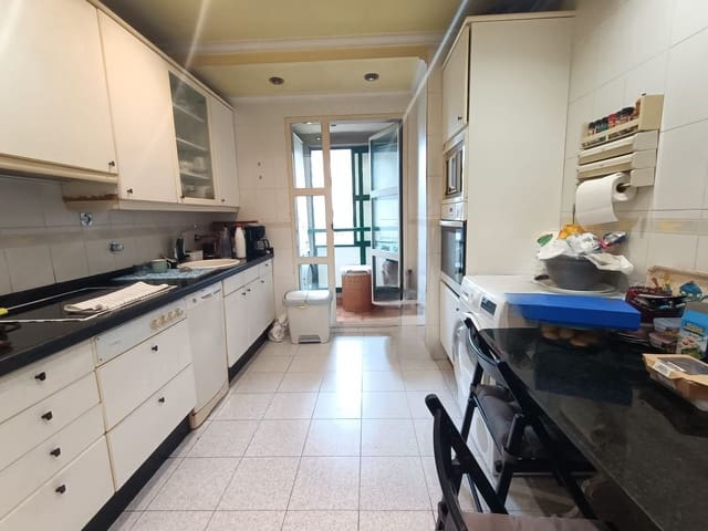4 soveværelse Lejlighed til salg i Centro Urbano, Oviedo med garage - € 437.000 (Ref: 9002743)