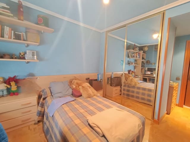 4 soveværelse Lejlighed til salg i Centro Urbano, Oviedo med garage - € 437.000 (Ref: 9002743)