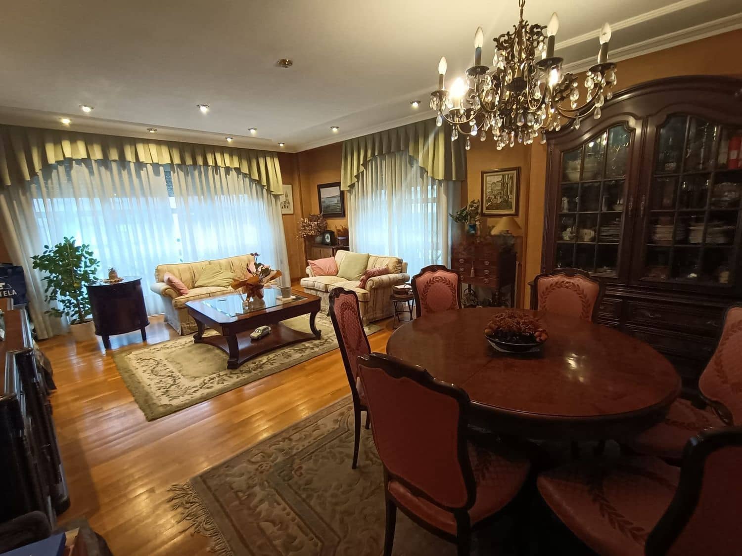 4 soveværelse Lejlighed til salg i Oviedo med garage - € 437.000 (Ref: 9002743)