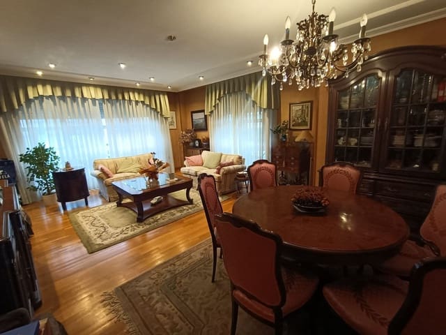 4 soveværelse Lejlighed til salg i Centro Urbano, Oviedo med garage - € 437.000 (Ref: 9002743)