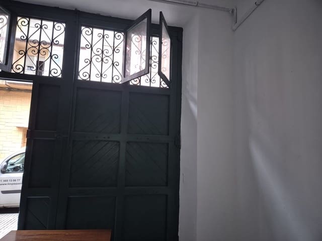 Kommersiell att hyra i Centro Urbano, Gijón - 600 € (Ref: 9016857)