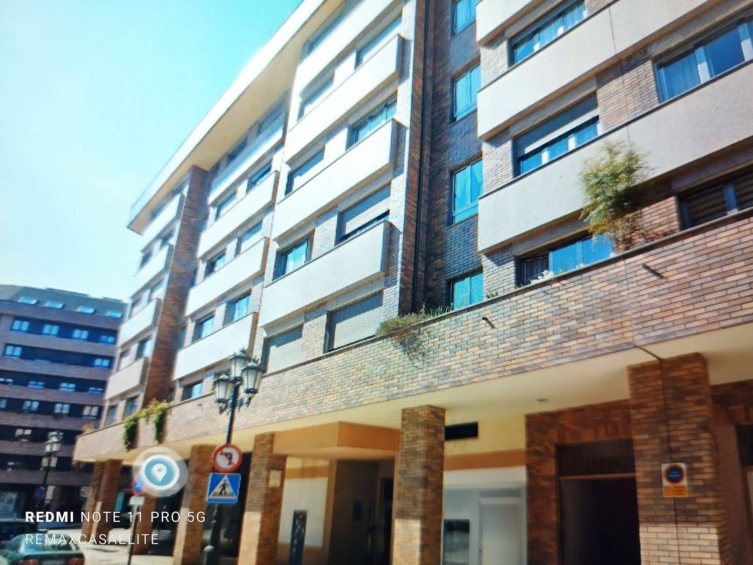 1 slaapkamer Appartement te huur in Oviedo met garage - € 700 (Ref: 9037806)