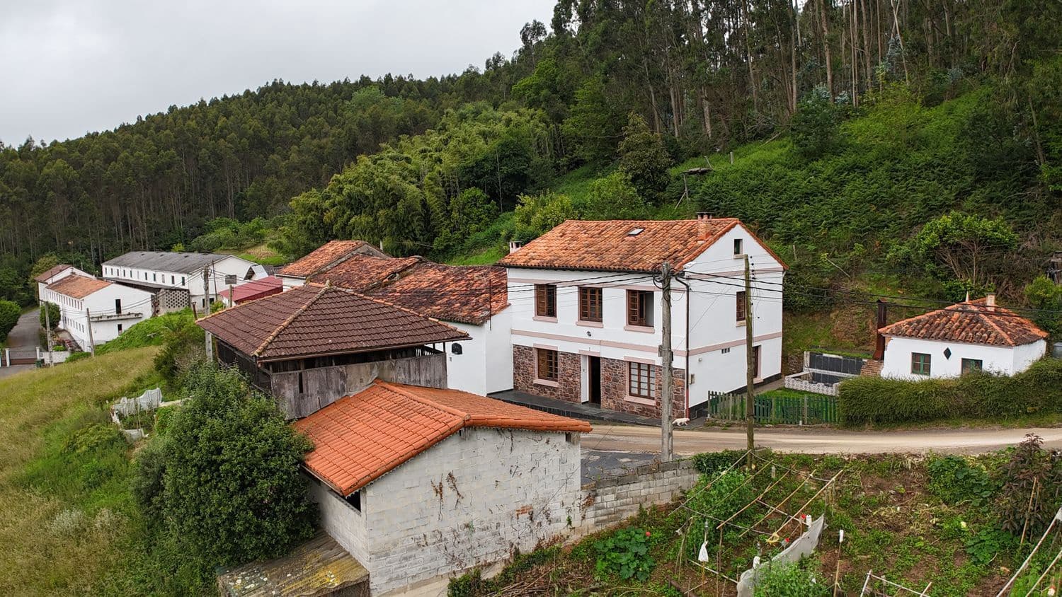 3 soveværelse Finca/Landehus til salg i Carreno med garage - € 287.000 (Ref: 9058780)