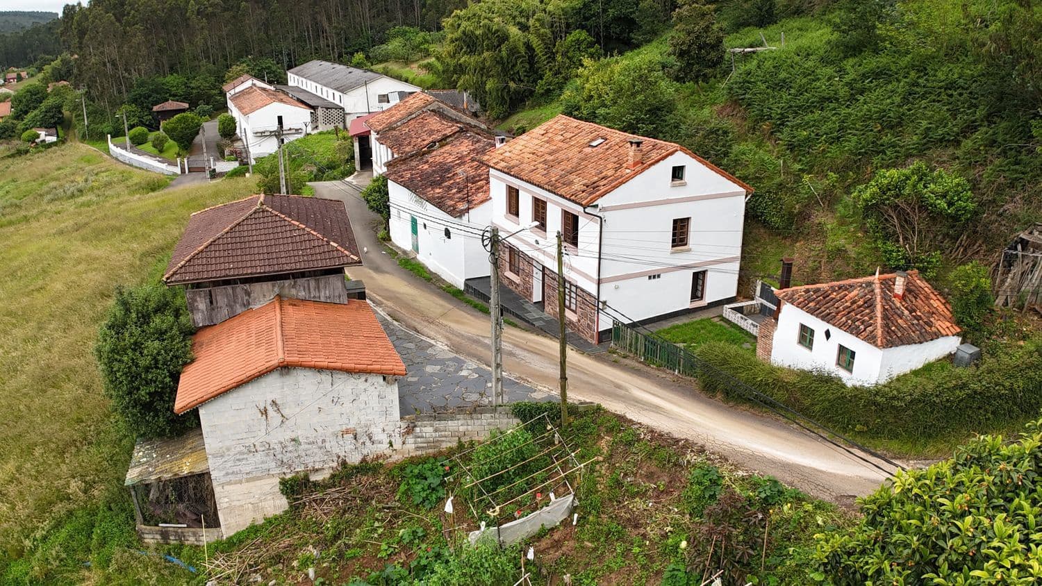 3 soveværelse Finca/Landehus til salg i Carreno med garage - € 287.000 (Ref: 9058780)