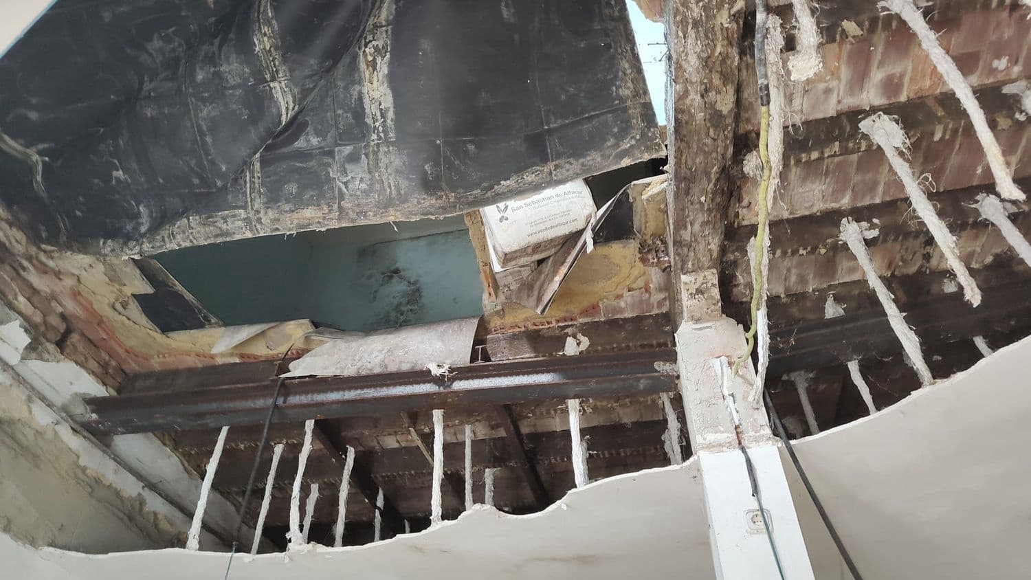 Byhus til salg i Langreo med garage - € 35.000 (Ref: 9072985)