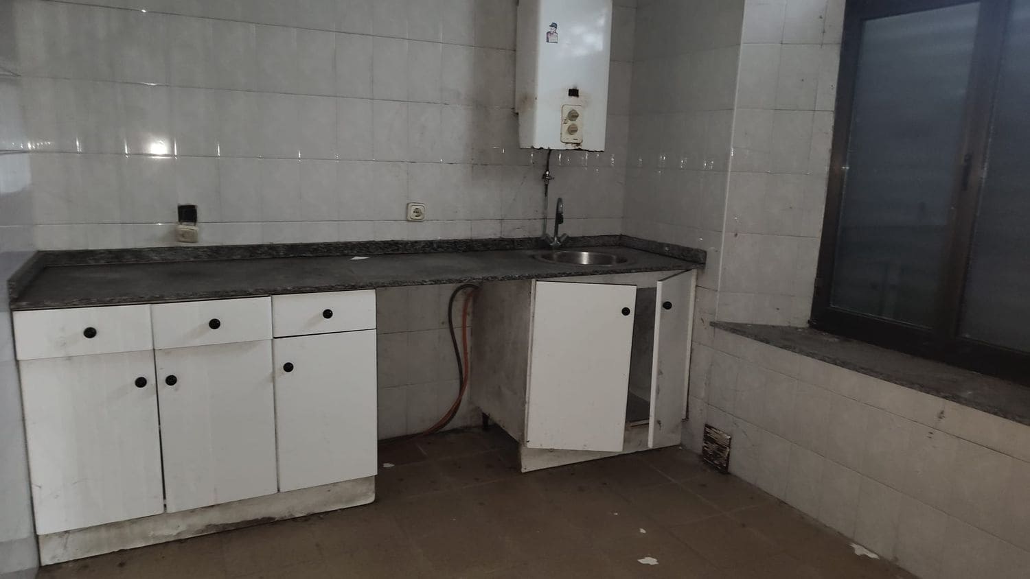 Byhus til salg i Langreo med garage - € 35.000 (Ref: 9072985)